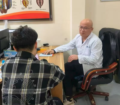 西双版纳傣族自治州|男科医师高朋磊：守护男性健康，专业男科诊疗