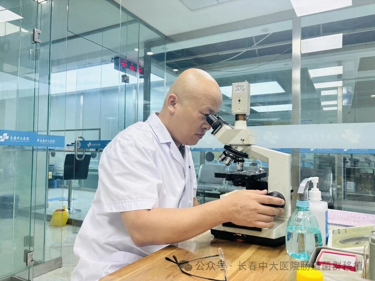 西双版纳傣族自治州|高朋磊医师：左手男科临床，右手肠道菌群移植深入研究